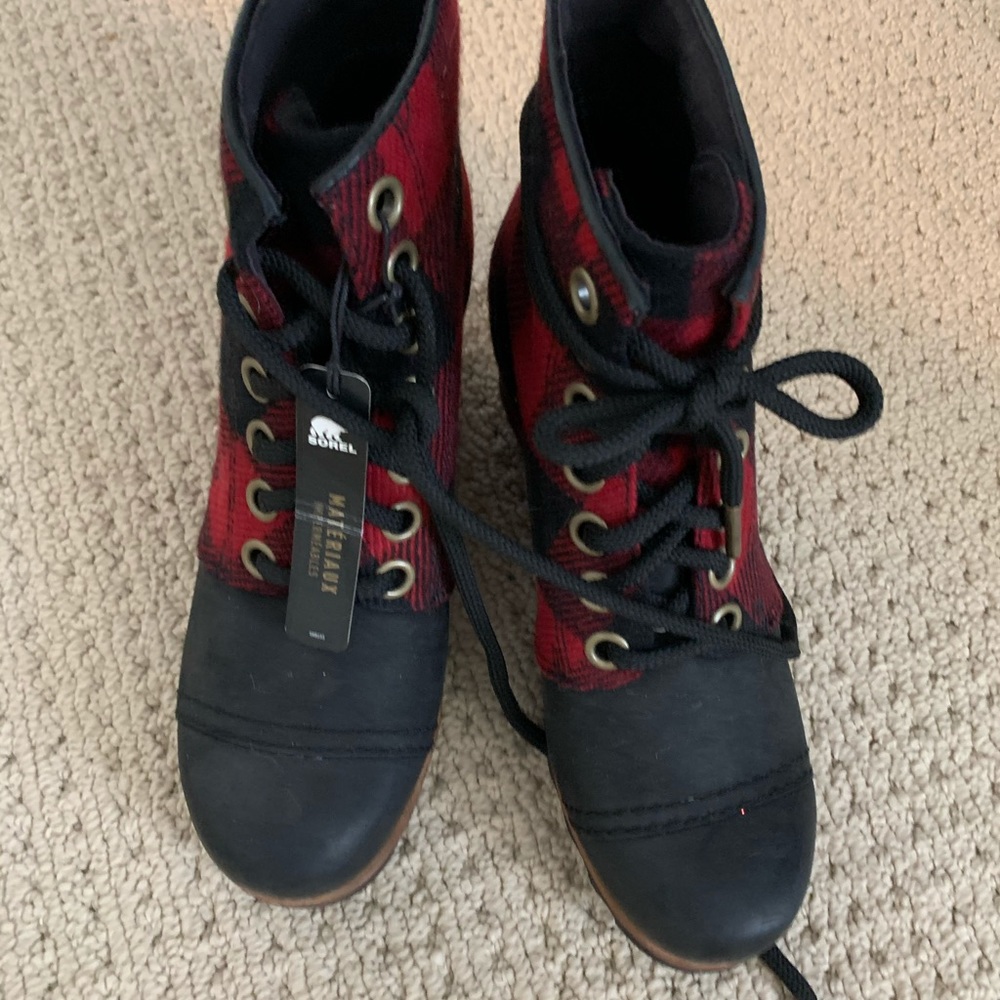 Sorel Plaid boots. Size 6. Brand new!